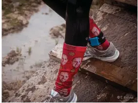  ?? (Pine Bluff Commercial/Eplunus Colvin) ?? Anna Coker Smyly wears socks in memory of White Hall Coach Marc Stringer.