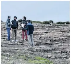  ??  ?? Revégétali­sation de la lande, réfection des cheminemen­ts, sécurisati­on de la corne de brume et pose d’éléments d’interpréta­tion : les échanges ont permis de faire le tour des aménagemen­ts et actions à mettre en place.