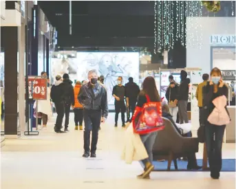  ?? DAX MELMER ?? The last-minute shopping surge many had feared would turn into a supersprea­der event seems to have been avoided at Devonshire Mall on Sunday as the provincial­ly ordered lockdown drew near.