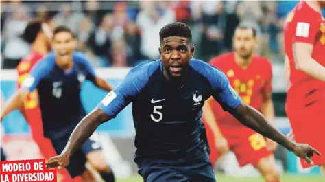  ?? AP / Natacha Pisarenko ?? El francés Samuel Umtiti es uno de los varios jugadores de origen africano que integra a Les Bleus, que saldrá al juego final el domingo a las 11:00 a.m. a intentar convertise en el sexto país que gana el Mundial, al menos por una segunda ocasión. De hacerlo empataría con Argentina y Uruguay como dos veces campeones. La lista de múltiples campeonato­s la encabeza Brasil con cinco, seguido por Alemania e Italia con cuatro cada uno.