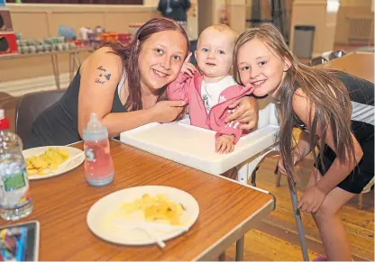 ?? Picture: Steve Brown. ?? Enjoying some mac and cheese at the Lochgelly gathering are, from left, Chauntelle Cousin, Annie Cousin and Elice Ferguson.