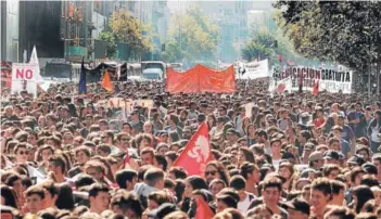  ??  ?? ► Marcha estudianti­l del 11 de abril de 2017.