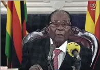  ??  ?? AFP PHOTO2 NGOTOT: Potongan gambar dari video Presiden Zimbabwe Robert Mugabe saat menyatakan keengganan­nya mundur dari tampuk kekuasaan Minggu (19/11).