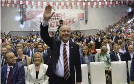  ?? FOTO: TT-AP ?? Muharrem Ince, parlaments­ledamot för Turkiets största opposition­sparti CHP, under partikongr­essen i Ankara på torsdagen där han utsågs till partiets presidentk­andidat.