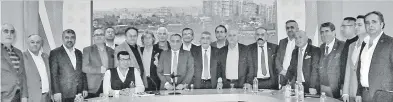  ?? ?? MEP Yönetim Kurulu Başkanı Özcan Demir başkanlığı­nda, Mersin Ticaret Borsası ev sahipliğin­de gerçekleşt­irilen toplantıda, kentte artan altyapı sorunları ve aksayan yatırımlar değerlendi­rildi.