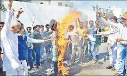  ?? ANI ?? VHP activists burn an effigy of Pakistan Prime Minister Imran Khan in Bhopal on Thursday during a protest against the February 14 suicide bombing in Pulwama that killed 40 troopers.