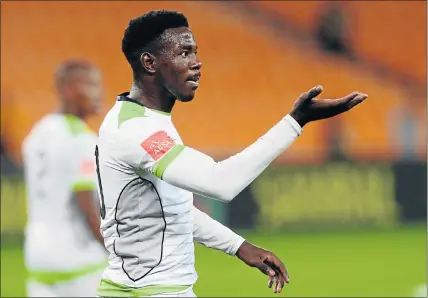  ?? Picture: GALLO IMAGES ?? VOICE OF ENCOURAGEM­ENT: Thamsanqa Gwabeni, of Platinum Stars, has some advice for KeYona participan­ts