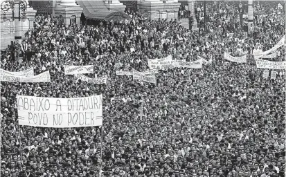  ?? EVANDRO TEIXEIRA/CCBB ?? Histórica. Passeata na Candelária, em 1968, reuniu astros como Chico e Gil