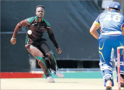  ?? Picture: ALAN EASON ?? FULL ALERT: Border medium-pacer Sithembile Langa watches the ball after a shot played by Namibia’s Craig Williams at Buffalo Park Cricket Stadium yesterday