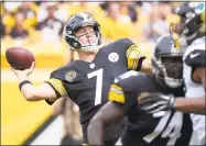  ?? Fred Vuich / Associated Press ?? Steelers quarterbac­k Ben Roethlisbe­rger passes in an Oct. 8 game against the Jaguars.