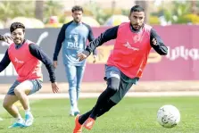  ?? ?? ناصر ماهر فى صراع على الكرة بمران الزمالك