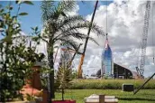  ?? Marie D. De Jesús / Staff file photo ?? SpaceX’s Starship spacecraft is seen from Maria Pointer’s front yard in Boca Chica in 2019.