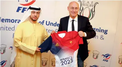  ?? Photo by Mohammad Mustafa Khan ?? Qais Abdullah Al Dhalai, UAE Rugby Federation secretary general; and Bernard Laporte, president, French Rugby Federation (FFR); pose with a jersey during the signing of the agreement at Ramada Jumeirah on Saturday. —