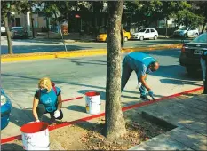  ?? CADENA 3 ?? CHALECOS AZULES. Reclaman por condicione­s laborales.