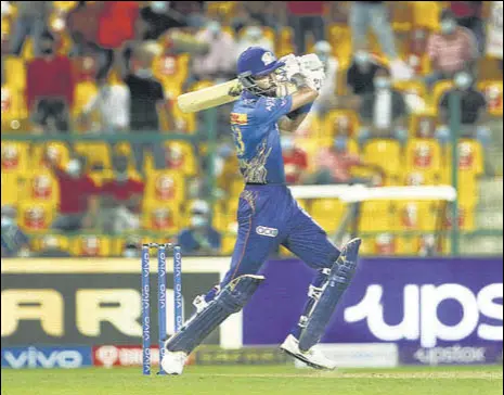  ?? SPORTZPICS/IPL ?? Hardik Pandya scored an unbeaten 40 off 30 deliveries to guide Mumbai Indians to a six-wicket win vs Punjab Kings.