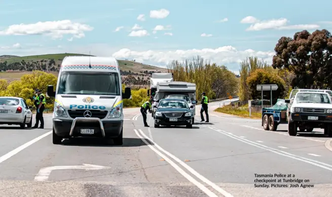  ?? ?? Tasmania Police at a checkpoint at Tunbridge on Sunday. Pictures: Josh Agnew