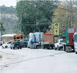  ?? FOTO: ANDRO RODRÍGUEZ ?? Debido a las tomas en la zona se formaron filas kilométric­as de vehículos que intentaban salir e ingresar a la capital de Honduras.