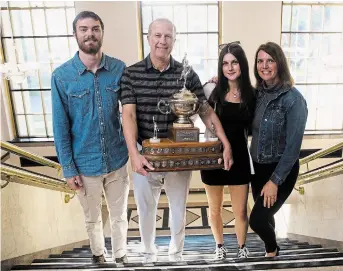  ?? BOB TYMCZYSZYN PHOTOS ST. CATHARINES STANDARD ?? Pat Sullivan celebrates his selection as 2023
St. Catharines sportspers­on of the year with his “home team” — from left, son Michael, daughter Rachel and wife Denise.