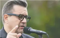  ?? PIERRE OBENDRAUF ?? Ensemble Montréal candidate Denis Coderre says if elected he'll eliminate all offensive graffiti within 24 hours of a complaint.