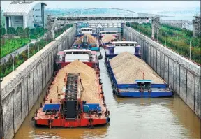  ?? LONG HONGTAO / XINHUA ?? A navigation lock in operation in Xiangjiang River in Changsha, Hunan province.