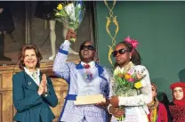  ?? Picture: SOFIA MARCETIC/WORLD’S CHILDREN’S PRIZE ?? GREAT ACHIEVEMEN­T: Manuel Rodrigues and Isabel Sane with Queen Silvia. The World’s Children’s Prize Ceremony 2017 took place in Sweden.