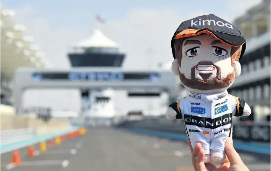  ??  ?? Fernando Alonso gibt es in der Formel 1 nach dieser Saison nur noch als Merchandis­ing-Produkt – solange der Vorrat eben reicht.