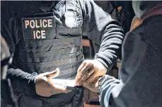  ?? /ARCHIVO ?? Los agentes de ICE están amparados por la nueva disposició­n del gobierno.
