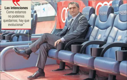  ??  ?? PRIMERA FOTO EN EL BANQUILLO. Ernesto Valverde pudo sentarse por primera vez en el banquillo que ocupará los dos próximos cursos.