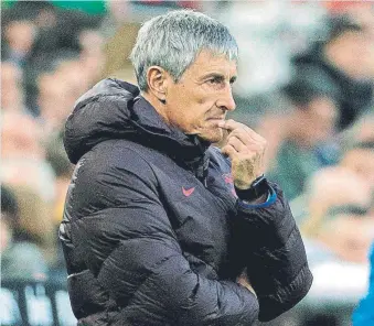  ?? FOTO: EFE ?? Quique Setién y sus jugadores no encontraro­n la fórmula para lograr el triunfo en Mestalla