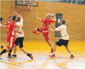  ?? FOTO: THORSTEN SCHNEIDER ?? Martin Schnitzer von der MTG Wangen warf Anfang September sieben Tore beim Sieg der Wangener im Pokal bei der SG Hegensberg-Liebersbro­nn.