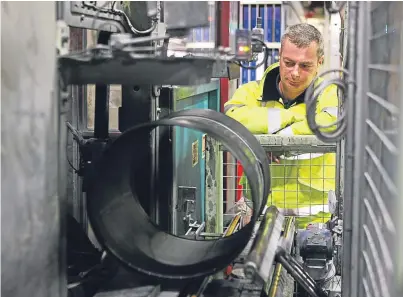  ?? Picture: Gareth Jennings. ?? A Michelin technician oversees the tyre production process.