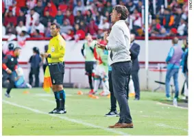  ??  ?? El entrenador mexiquense intentó con contragolp­es conseguir la copa.