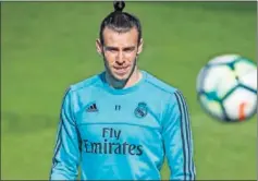  ??  ?? A CHINA. Bale, en un entrenamie­nto, jugará en China con Gales.