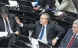  ?? (TÉLAM / ARCHIVO) ?? Infranquea­ble. El DNU de desburocra­tización no superaría la barrera que la oposición plantea en el Congreso.