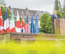  ?? FOTO: MICHAEL KAPPELER/DPA ?? Bundeskanz­ler Olaf Scholz (SPD) verkündete am Dienstag die Ergebnisse des G7-Gipfels auf Schloss Elmau.
