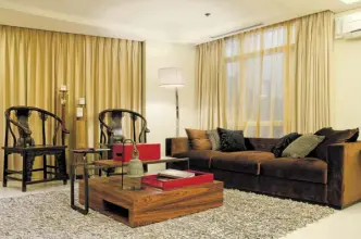  ??  ?? The living rooms at Viridian in Greenhills provide enough space for people to host intimate dinners and get-togethers among family members and friends.