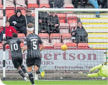  ??  ?? Dunfermlin­e’s Jonathan Afolabi, left, taps home to seal victory for the home side