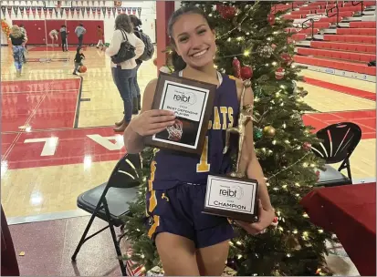  ?? CONTRIBUTE­D PHOTO ?? Jadyn Diaz won the Redwood Empire Invitation­al Basketball Tournament Best Defensive Player Award in 2022.