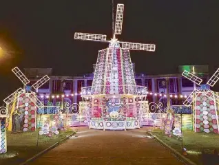  ??  ?? Carabao manure delicately collected and turned into colorful works of art enlivens the Windmills belen of Capas.