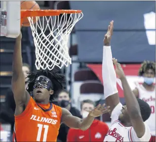  ?? PAUL VERNON — THE ASSOCIATED PRESS ?? Illinois guard Ayo Dosunmu, left, who scored 19 points, goes up for a shot in front of Ohio State forward E.J. Liddell during the first half of Saturday afternoon’s Big Ten regular-season finale.