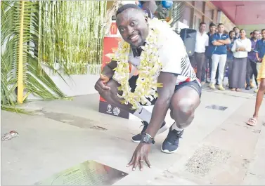  ?? Picture: JONACANI LALAKOBAU ?? Kenyan rugby sevens legend and Coral Coast 7s ambassador Collins Injera unveils his plaque after being inducted to the Rugby Town Walk of Fame in Sigatoka on Wednesday.