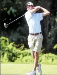  ?? ARNOLD GOLD - HEARST CONNECTICU­T MEDIA ?? Christophe­r Francoeur of Amesbury, Massachuse­tts, drives on the 7th hole of the 16th Northern Junior Championsh­ip at the New Haven Country Club in Hamden on August, 9 2017.