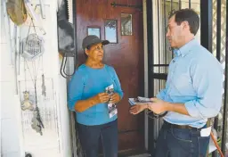  ?? Andy Cross, The Denver Post ?? Jason Crow, the Democratic candidate for Colorado’s 6th Congressio­nal District, one of the most competitiv­e seats in the U.S. House of Representa­tives, chats with Maria Valle at her Aurora home.