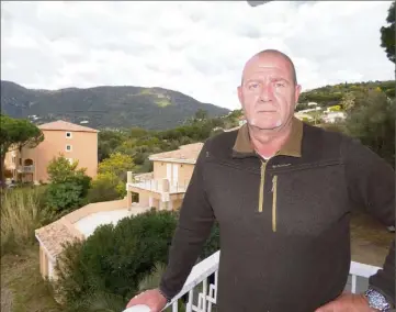  ?? (Photo C.G.) ?? L’adjudant-chef des sapeurs-pompiers de Cavalaire Philippe Vandevelde a préféré parler, plutôt que de laisser courir les rumeurs.