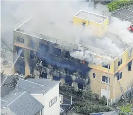  ?? Reuters ?? El edificio de Kyoto Animation, devorado por el fuego