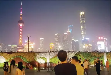  ?? PICTURES: JADE OTTO ?? LOOKING: Hundreds of tourists and locals visit the Bund along the Huangpu River in Shanghai daily and take a cruise.