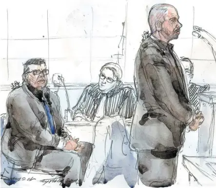  ?? PHOTO LA PRESSE CANADIENNE ?? Le policier Nicolas R. est l’un des deux accusés, que l’on aperçoit debout en premier plan, dans un procès pour le viol d’une touriste canadienne au quartier général de la police parisienne.