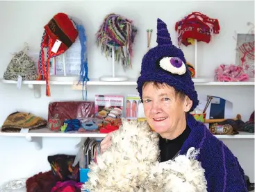  ??  ?? Drouin artist and master beanie maker Joan Price has won her second prize in the prestigiou­s Alice Springs Beanie Festival.