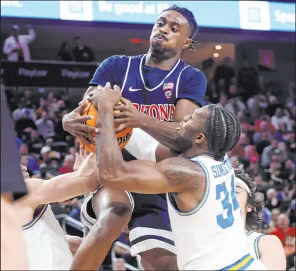  ?? ?? Arizona guard Cedric Henderson Jr., top, and UCLA guard David Singleton fight for a rebound at T-mobile Arena. Each team is projected to be a No. 2 seed in the NCAA Tournament.