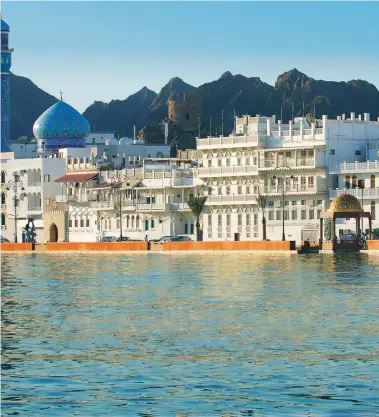  ?? ?? Die Muttrah Corniche in Muscat im Oman. Rechts: Caspar David Friedrichs Bilder, ein Fixpunkt heuer in Dresden. An Bord der Europa gibt es eine enorme Champagner-Auswahl.